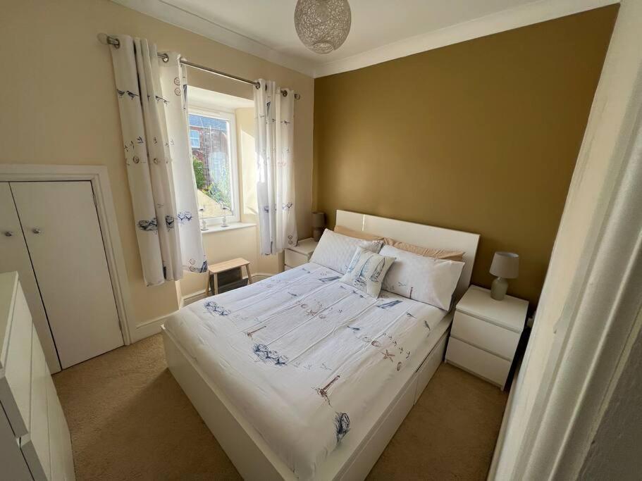 Fantastic 3 Bedroom Holiday Home Millport Extérieur photo