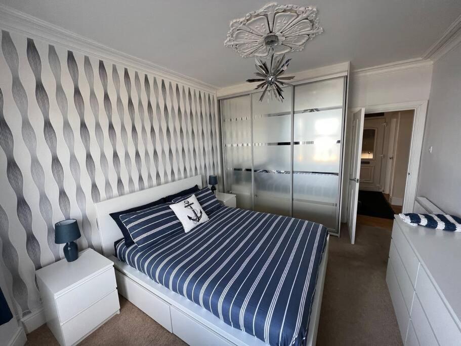 Fantastic 3 Bedroom Holiday Home Millport Extérieur photo