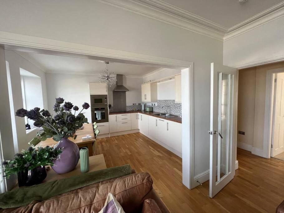Fantastic 3 Bedroom Holiday Home Millport Extérieur photo