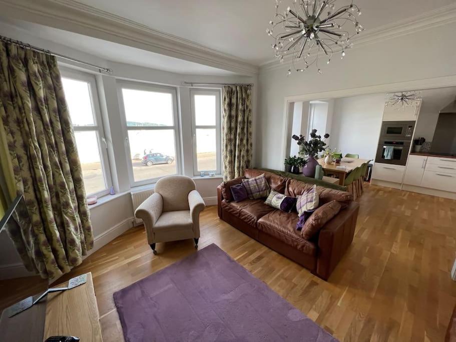 Fantastic 3 Bedroom Holiday Home Millport Extérieur photo