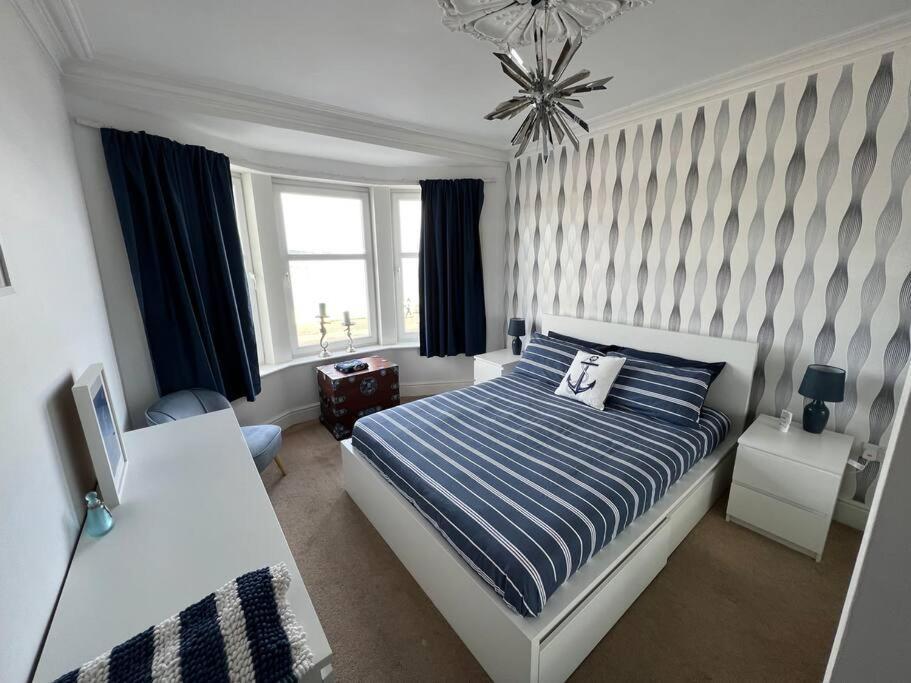 Fantastic 3 Bedroom Holiday Home Millport Extérieur photo