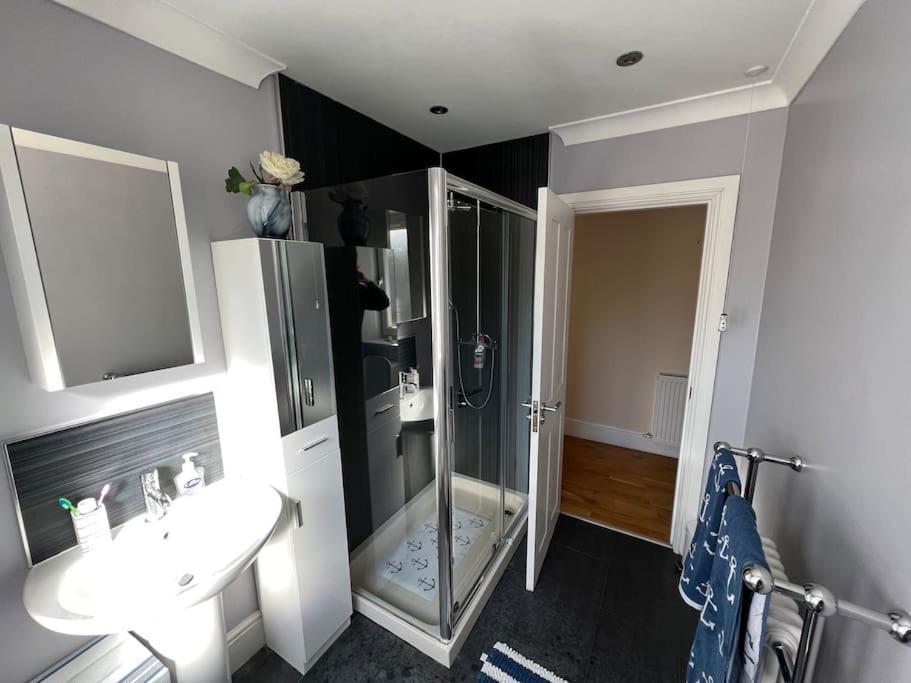 Fantastic 3 Bedroom Holiday Home Millport Extérieur photo