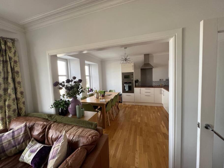 Fantastic 3 Bedroom Holiday Home Millport Extérieur photo