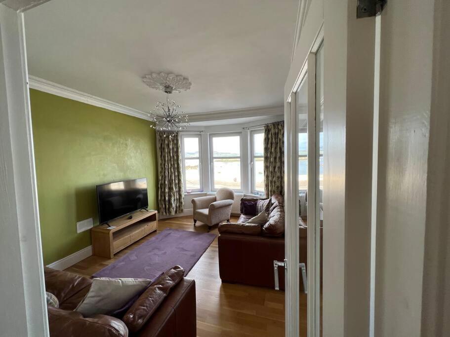 Fantastic 3 Bedroom Holiday Home Millport Extérieur photo