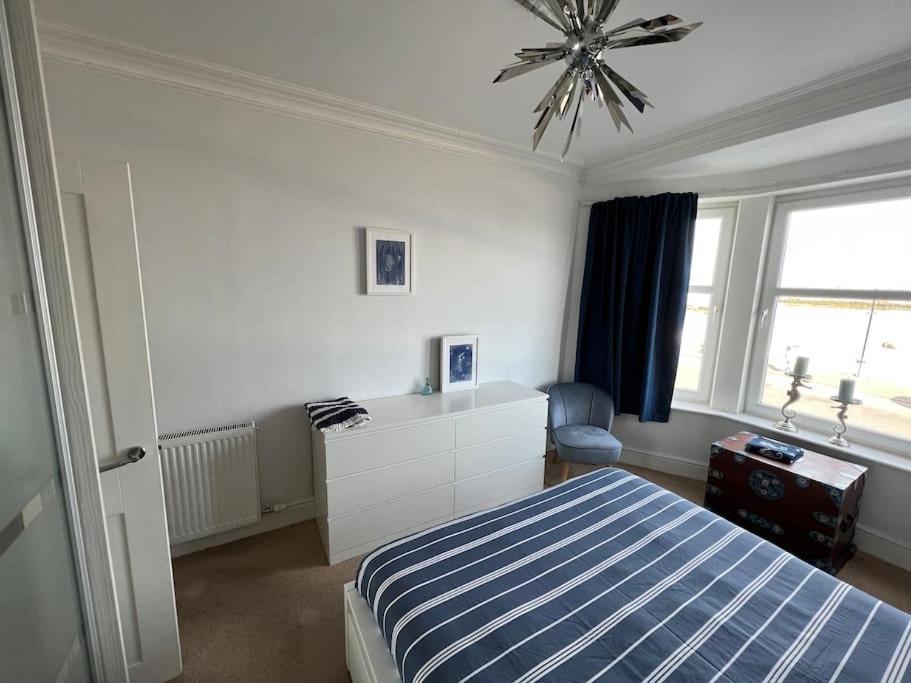 Fantastic 3 Bedroom Holiday Home Millport Extérieur photo
